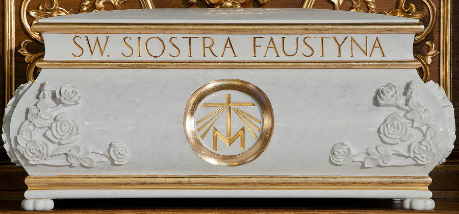 wikipedia commons / Coffin of santa Faustina Kowalska