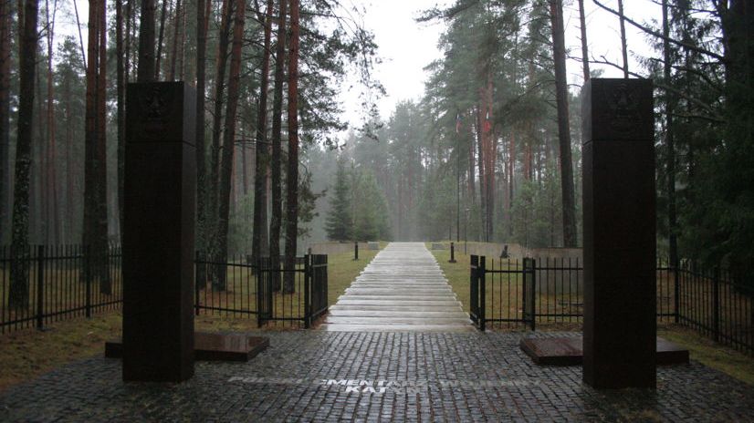 Wikimedia Commons / Katyń Forest November 2013 005